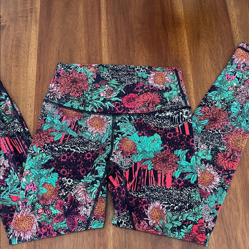Floral Lululemon leggings size 6